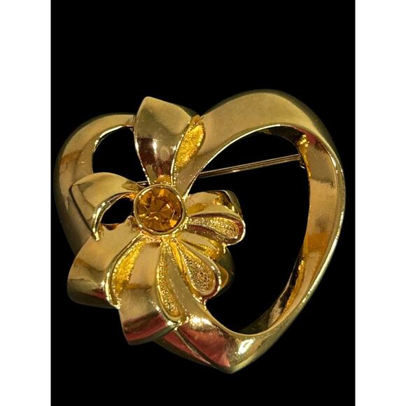 Vintage Goldtone Brooch Pin Heart Shape with Bow Orange Crystal 1.5 Inch - Picture 1 of 6